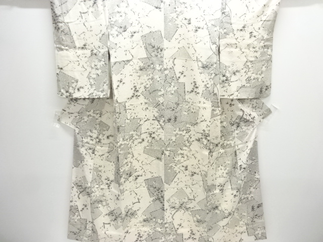 色紙に枝花模様小紋着物（重ね衿付き）